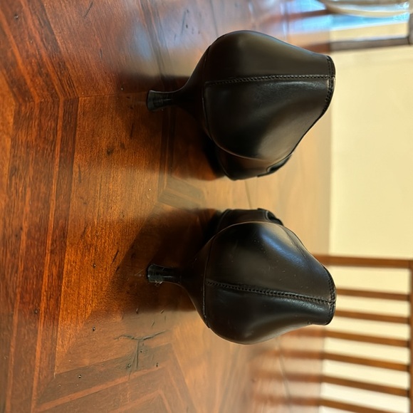 Sigerson Morrison Black Leather Kitten Heels - Picture 4 of 9